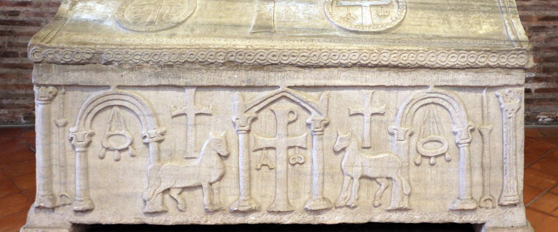 Sant'apollinare in classe, interno, sarcofagi ravennati 07, VI-VII secolo ca photo by Sailko